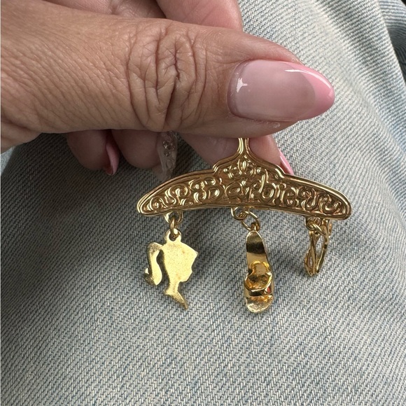 Barbie Pin Charm /Broche - Picture 1 of 3